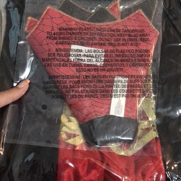 Princesses Gothic Red Black Gold Costume Vampire - Picture 6 of 6